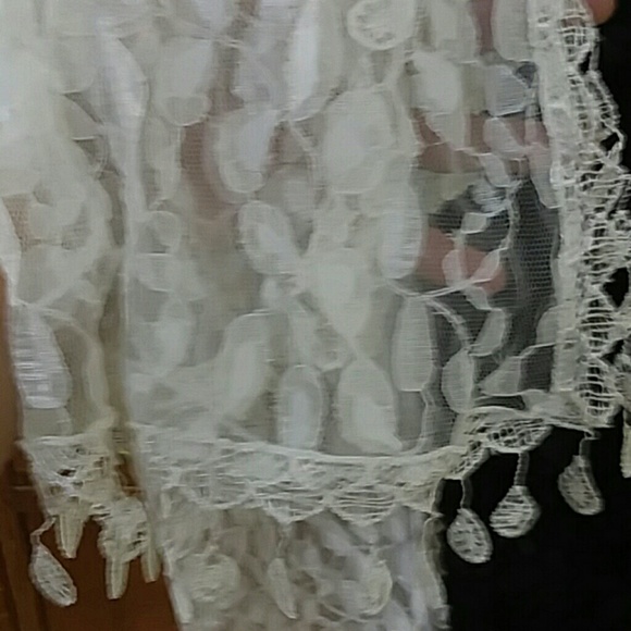 Two scarfs. - Picture 2 of 3